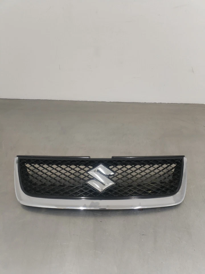 Suzuki Vitara front grill Mk3 2007 badge emblem matt black + Chrome 71743-65J0 - Image 1 of 4