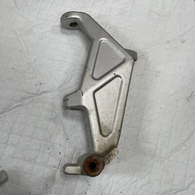 Ski Doo MXZ Adren 600 HO 800R 2010 ETEC REV XP pierna de husillo de esquí izquierda 1942 Foto 1 de 4