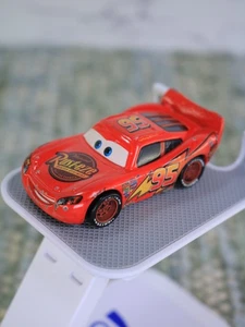 Coches Disney Pixar - Coche fundido a presión Lightning McQueen #95 Rust-eze hecho en Tailandia - Imagen 1 de 13