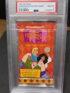 PSA 8 🔥 GRADED 1996 SKYBOX Disney - Hunchback of Notre Dame TCG 👀🔥 Foil Pack - Bild 1 von 4