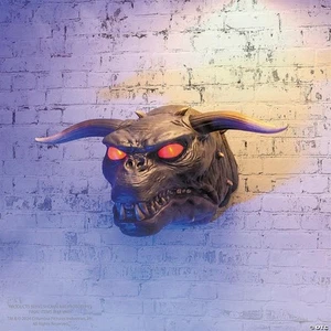 TERROR DOG WALLBREAKER - Trick Or Treat Studios - Picture 1 of 1