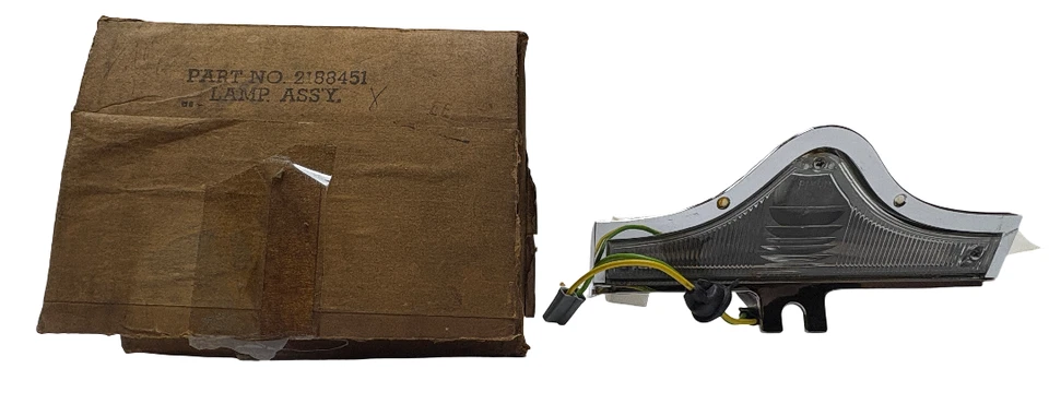 Nuevo conjunto de lámpara de estacionamiento izquierda de stock antiguo para modelos Plymouth 1960 Mopar #2188451 Foto 1 de 2