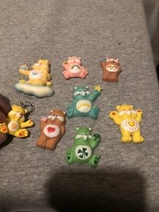 Lotto di 7 magneti e portachiavi AGC Care Bears vintage anni 80 - Foto 1 di 2