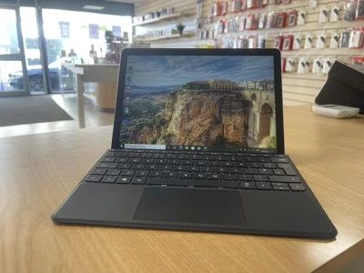 Microsoft Surface - Image 1 of 4