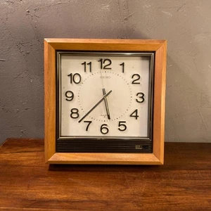 Reloj de Pared Cuadrado SEIKO QB501A Estado de Funcionamiento - Showa Retro Marco de Madera Usado - Imagen 1 de 8