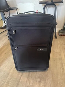 KIRKLAND SIGNATURE EXPAND DURAMA 22" Black 2 Rear Wheel Rolling Upright Carryon - Picture 1 of 12