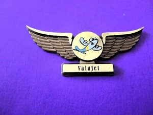 Alas de piloto de plástico adhesivas LVALUEJET Airlines Jr - Imagen 1 de 2