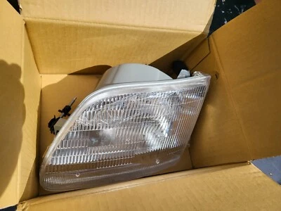 Conjunto de faros para camioneta Ford 1997-2003 - Certificado NSF TYC 20-3520-80-1  Foto 1 de 2