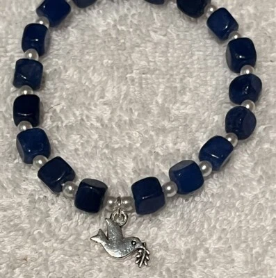 Dije Paloma de la Paz con Cubo Azul y Cuentas de Perlas Blancas Nuevo Hecho a Mano Foto 1 de 2