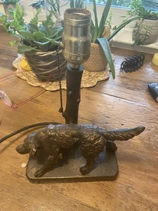 ANTIQUE BRASS/ BRONZE ENGLISH SETTER HUNTING DOG CABIN PULL CHAIN TABLE LAMP - Picture 1 of 11