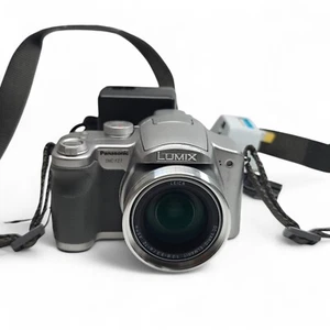 Panasonic LUMIX DMC-FZ7 Digital Bridge Camera Silver 6.0MP Leica Lens + Charger - Picture 1 of 9
