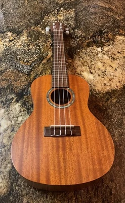 CORDOBA 10CM MAHOGANY UKULELE - Image 1 of 4