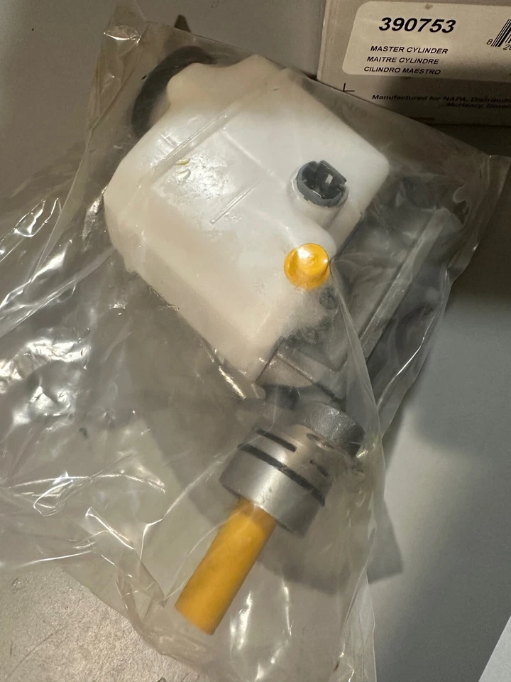 Cilindro mestre de freio 390753 Toyota Camry para 02-06 Lexus ES300 ES330 NAPA - Imagem 1 de 4