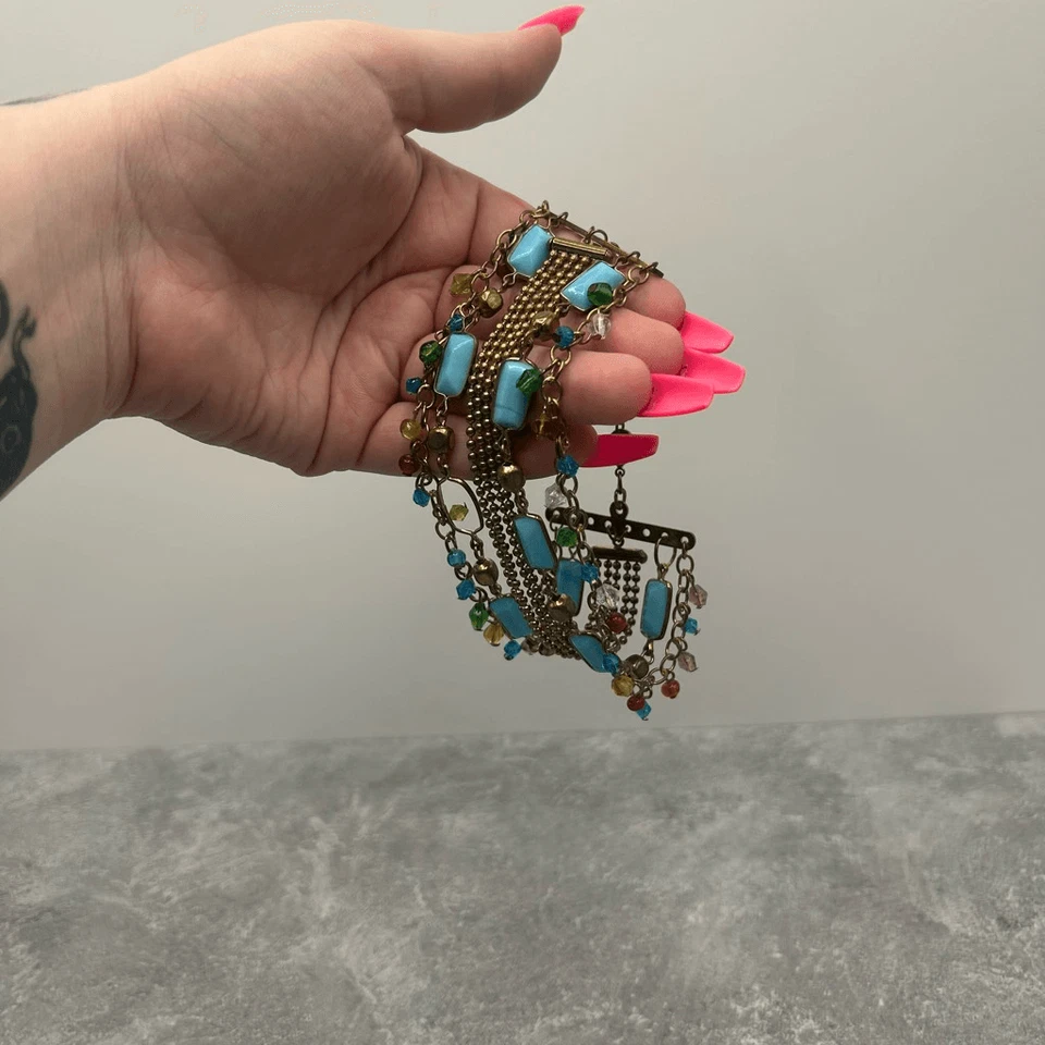 Brazalete de cadena vintage de latón tono dorado con cuentas azules Foto 1 de 4