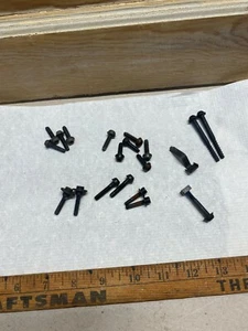 Diverse Hardware aus einem Poulan/Weedeater Modell FL20C 952711938 Kopf - Bild 1 von 2