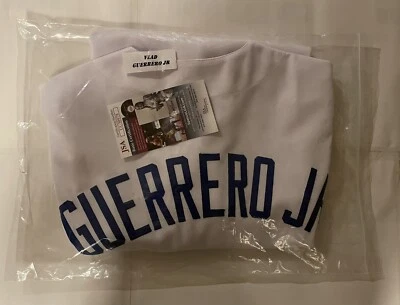 Vladimir Guerrero Jr. signed auto'd Toronto Blue Jays jersey with JSA COA - Image 1 of 4