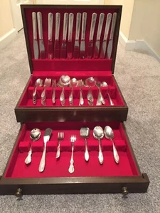 105 Piece TUDOR PLATE QUEEN BESS  Silverplate Flatware W/box by ONEIDA COMMUNITY - Picture 1 of 12