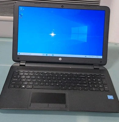 HP 15-f233wm 15.6" Intel Celeron N3050 8GB RAM 118GB SSD Windows 10 ¡LEER! Foto 1 de 4