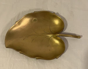 Plato/tazón de baratijas de caramelo vintage de latón macizo 10,25" L. X 7,25" W. - Imagen 1 de 7