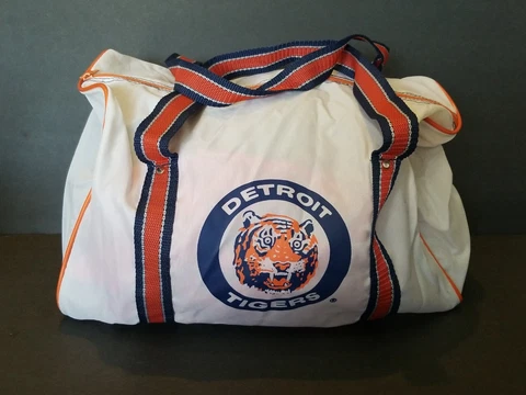 VINTAGE DETROIT TIGERS DUFFLE BAG BAG PROMOTIONAL REAL MILK 16x8x9 NYLON ZIPPER Cover