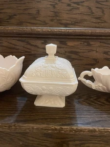 Jeannette Shell Pink Lidded Candy Dish - Picture 1 of 1