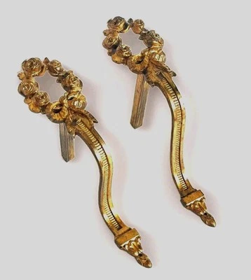 ANCIENNE PAIRE D'EMBRASSE RIDEAUX EN BRONZE DORÉ STYLE LOUIS XVI SIGNÉ L D - Photo 1/4