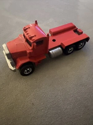 Hot Wheels 1979 6-Wheel Red Peterbilt Truck Tractor Semi Trailer Hauler Malaysia - Image 1 of 4
