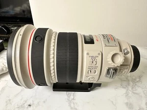 Mint Condition ! Canon EF 200mm f/2 L IS USM Lens !! - Picture 1 of 12