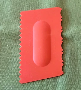 Tupperware Cake Decorator Comb Scraper Scalloped Edge #1558-3 Vintage - Picture 1 of 2