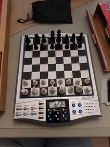 Sprechende Schachschule Schachcomputer Millennium Anatoly Karpov guter Zustand - Bild 1 von 3