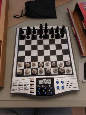 Sprechende Schachschule Schachcomputer Millennium Anatoly Karpov guter Zustand - Bild 1 von 3