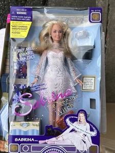 Muñeca Sabrina the Teenage Witch I Make Magic 1997 de colección de 12" con Salem CAJA USADA - Imagen 1 de 8