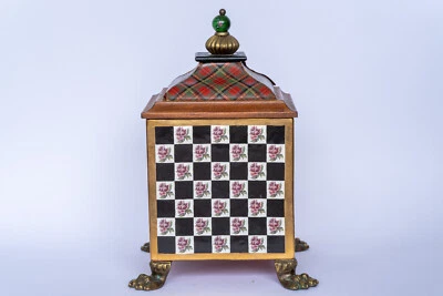 Bote cuadrado mediano con patas pintado a mano MacKenzie Childs Torquay Foto 1 de 4