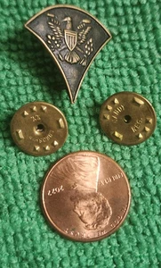 DE COLECCIÓN ÁGUILA DEL EJÉRCITO DE EE. UU. TONO DORADO ESCUDO INSIGNIA SOLAPA PIN 1 PULGADA - Imagen 1 de 2