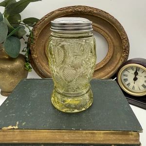 Agitador de azúcar vintage Fenton Glass amarillo invertido fresa muffineer - Imagen 1 de 4