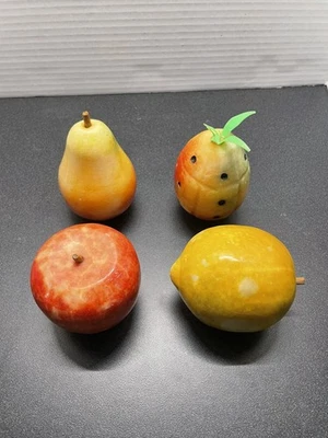   Lote de 4 frutas de piedra de alabastro talladas italianas. Foto 1 de 4