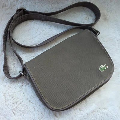 Lacoste Nuevo Clásico 34 Turrón Oscuro Mensajero Hombres Mujeres Bandolera Bolso Deportes  Foto 1 de 4