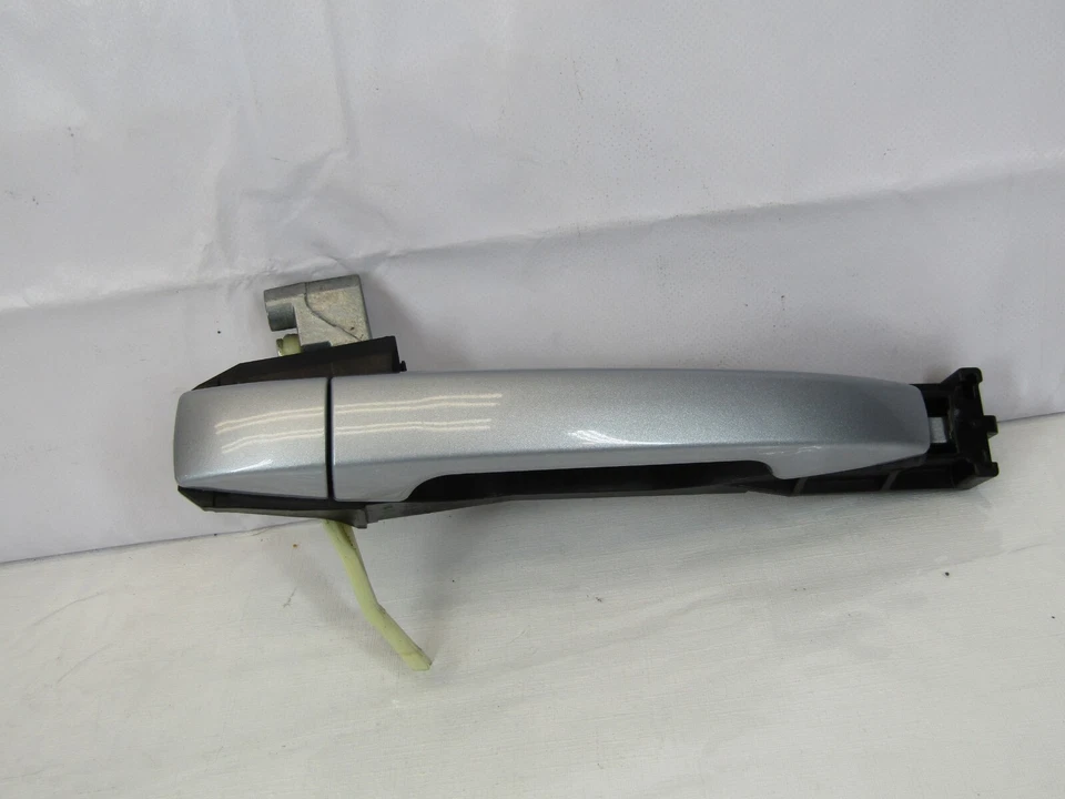Manija de puerta exterior del pasajero trasero derecho Subaru Outback 2010-2014 plateada OEM Foto 1 de 4