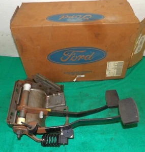 1992-1997 Ford F250 F350 Super Duty NOS M/T NEW OEM CLUTCH & BRAKE PEDAL ASSM - Picture 1 of 13
