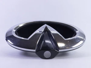 🔥2018-2020 INFINITI QX80 FRONT GRILLE EMBLEM/BASE W/CAMERA HOLE 62310-6GW0A-05 - Picture 1 of 10