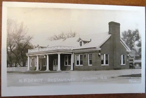 De colección Mandan ND Depot Restaurante Northern Pacific Railroad Station Railway RPPC - Imagen 1 de 3
