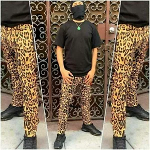 Pantalone uomo leopardato con spalline moda - Foto 1 di 6