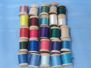 25 KONVOLUT VINTAGE FADEN HOLZSPULEN BELDING CORTICELLI - Bild 1 von 2