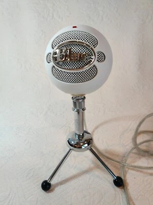 Blue Snowball White Microphone w/ Tripod & USB Cable Omnidirectional - Image 1 of 4