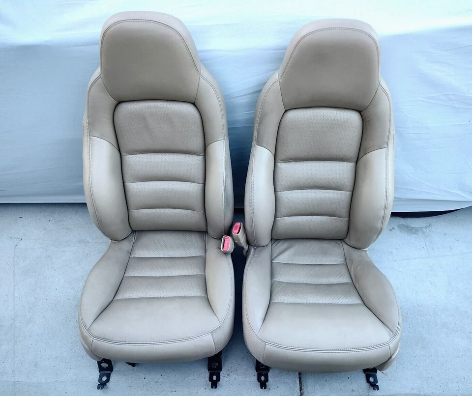 Комплект спортивных сидений Chevrolet Corvette C6 2005-2011 годов выпуска желтовато-коричневые с подогревом - Изображение 1 из 4