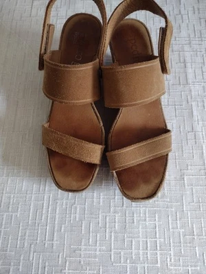 Sandalia de cuña Pedro Garcia Yuval marrón gamuza talla EU 38.5 US 8.5 Foto 1 de 4