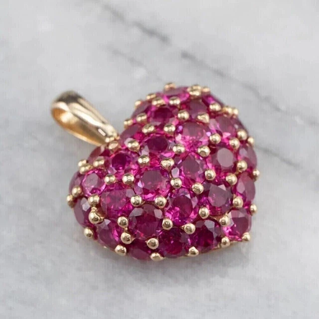 Collar Colgante Corazón Racimo Simulado Rubí Redondo 3 Ct Chapado en Oro Amarillo 14K Foto 1 de 3