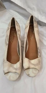 TOM’S NEW Size 9 White Camouflage Canvas Peep Toe Espadrille Wedge Shoes - Picture 1 of 6