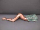 Sculpture abstraite en bronze « Lady Under Blanket » Large