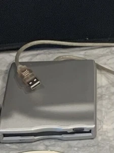 Lecteur disquette externe USB 3,5" vintage Mitsumi D353FUE non testé - Photo 1/2